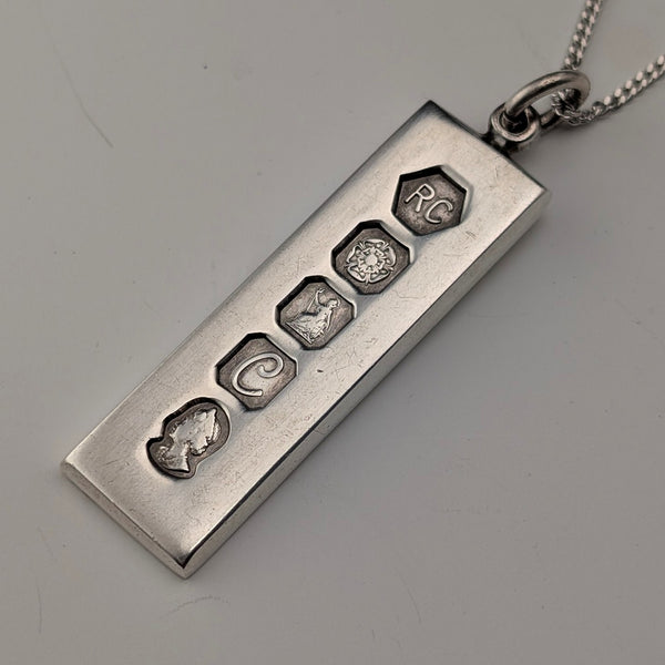 1977 British Britannia Silver Jubilee Ingot Pendant 19.2g in total with pure silver necklace RC